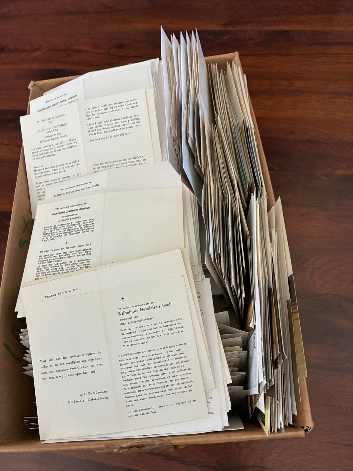 Grote collectie bidprentjes uit Winssen  Div. jaren/personen, Ophalen of Verzenden, Bidprentje