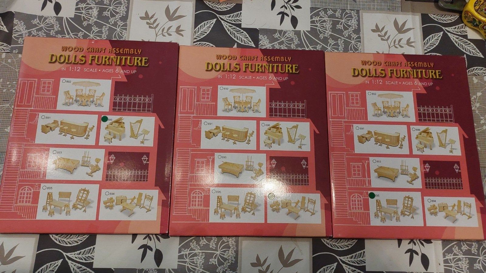 Poppenhuis zelfmaak meubels 1:12 € 5,- per stuk samen € 10,-, Ophalen of Verzenden, Poppenhuis