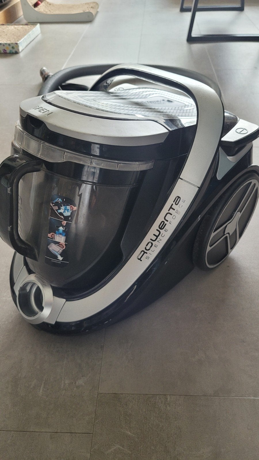 Rowenta Silence Force Stofzuiger met accessoires, Gebruikt, Stille werking, Sledestofzuiger, Minder dan 1200 watt