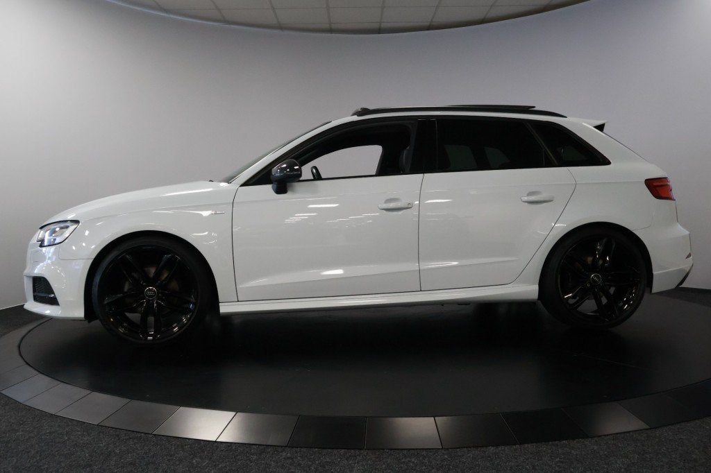 Audi A3 1.5 TFSI Sport S-line Edition dealer onderhoud pano, Automaat, Euro 6, 4 cilinders, 150 pk
