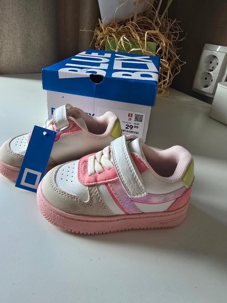 Nieuwe sneakers meisje maat 20 Blue box, Meisje, Schoenen, Ophalen of Verzenden, Blue Box