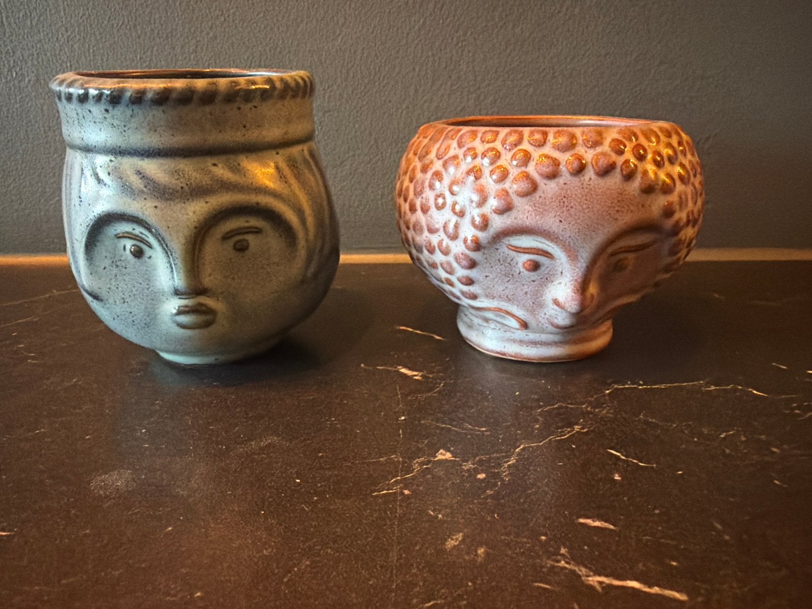 Set van 2 unieke keramische gezichtspotten, Blauw, 9 cm, Ophalen of Verzenden, Zo goed als nieuw