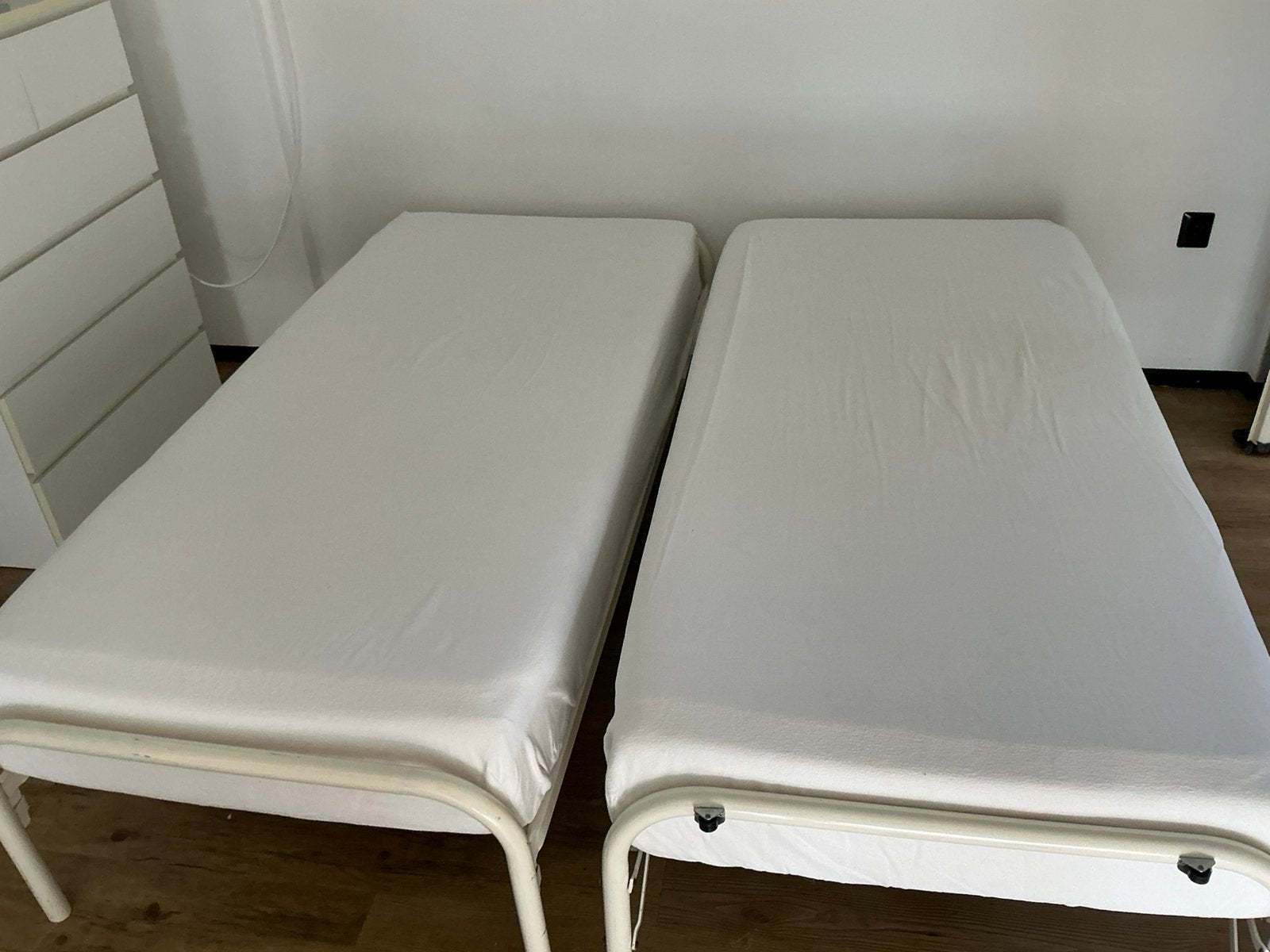 2 eenpersoonsbedden, 90 cm, Eenpersoons, Ophalen of Verzenden, Metaal