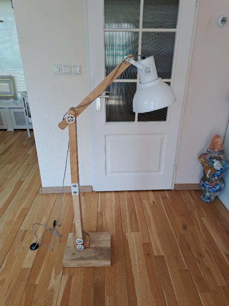 Houten vloerlamp. Karwei vt wonen, Ophalen, 100 tot 150 cm, Zo goed als nieuw, Landelijk/ industriël