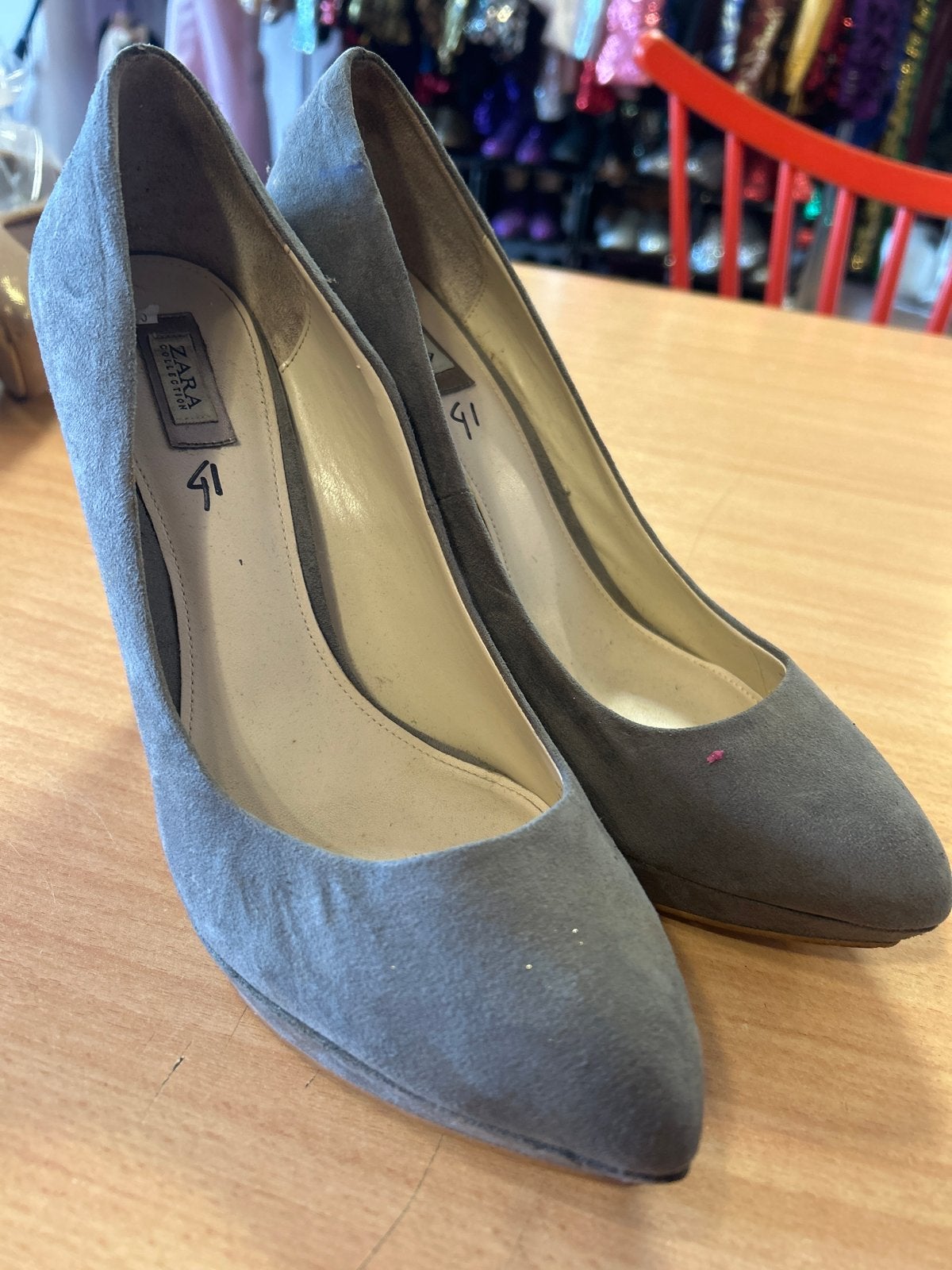 Zara Basic Pumps Maat 41 - Grijs Suède Look, Ophalen of Verzenden, Gedragen, Grijs, Pumps