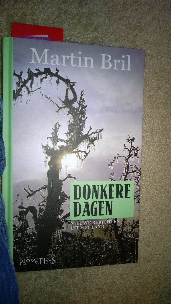 Boek - 509 - Donkere dagen - Martin Bril, Ophalen of Verzenden, Zo goed als nieuw
