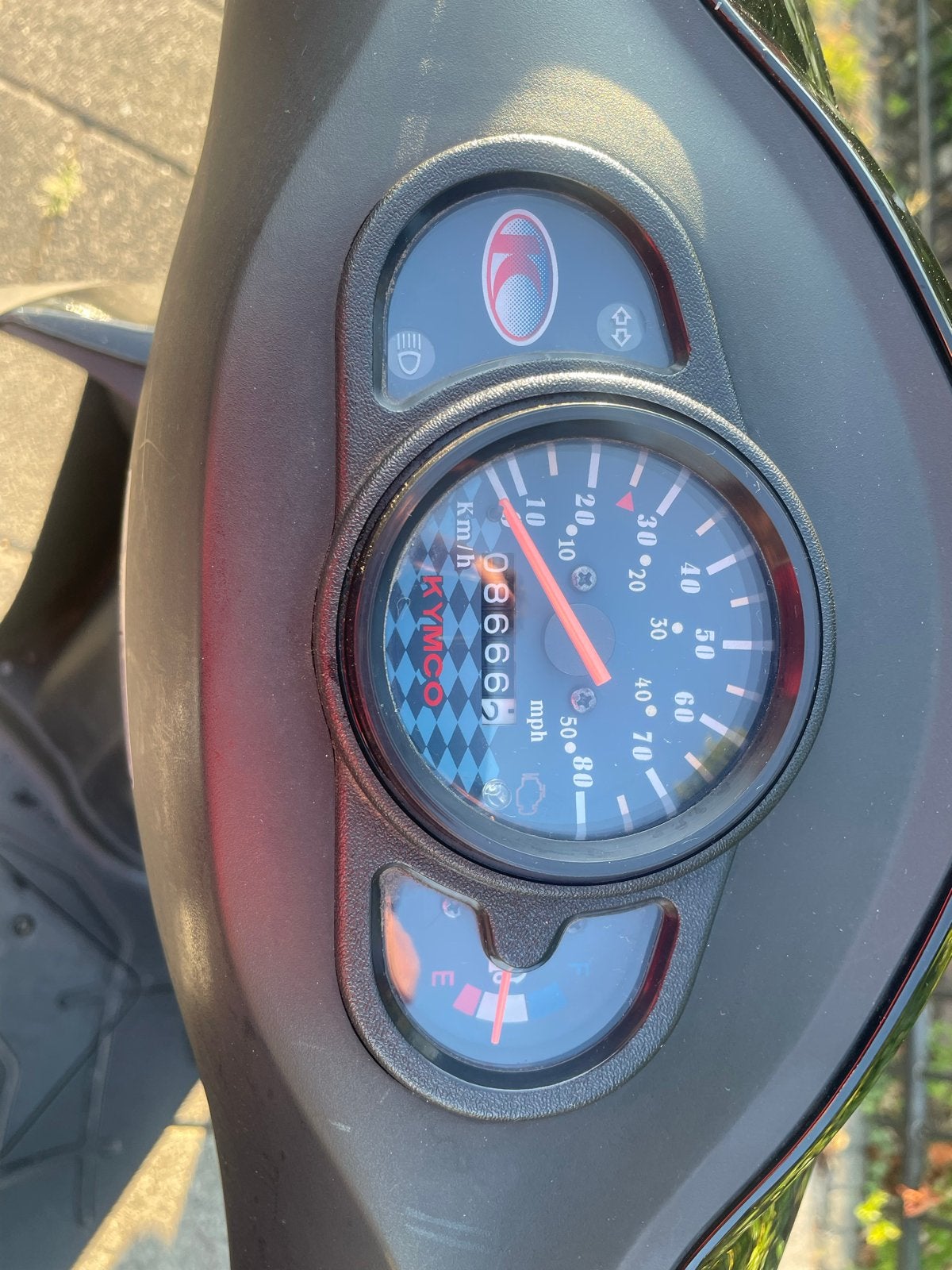 Kymco Agility 50cc Scooter - Zwart + 2 helmen en slot, Fietsen en Brommers, Ophalen, Gebruikt, Maximaal 45 km/u, Agility
