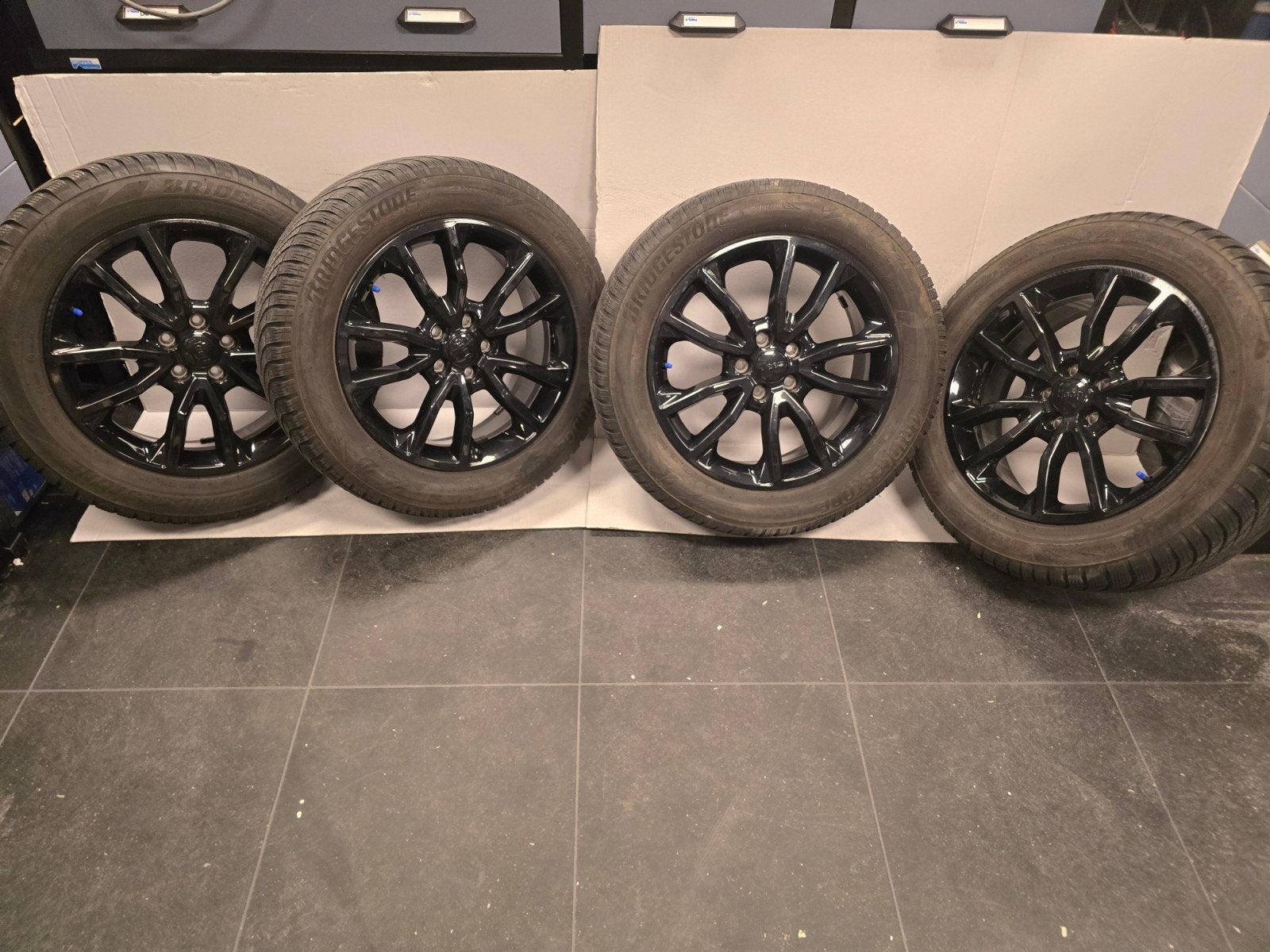 Jeep Compass  Bridgestone Blizzak winterbanden, Auto-onderdelen, Ophalen, 18 inch, Gebruikt, Banden en Velgen