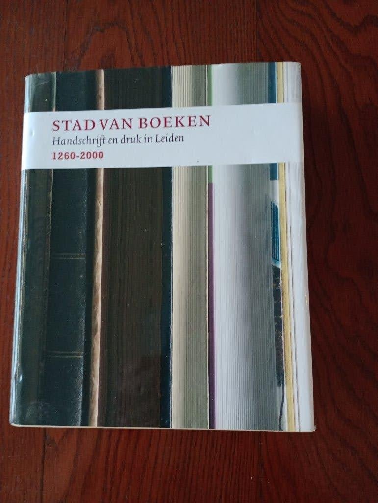 STAD VAN BOEKEN  Handschrift en druk in Leiden  1260 - 2000, Ophalen of Verzenden, Zo goed als nieuw, Diverse auteurs