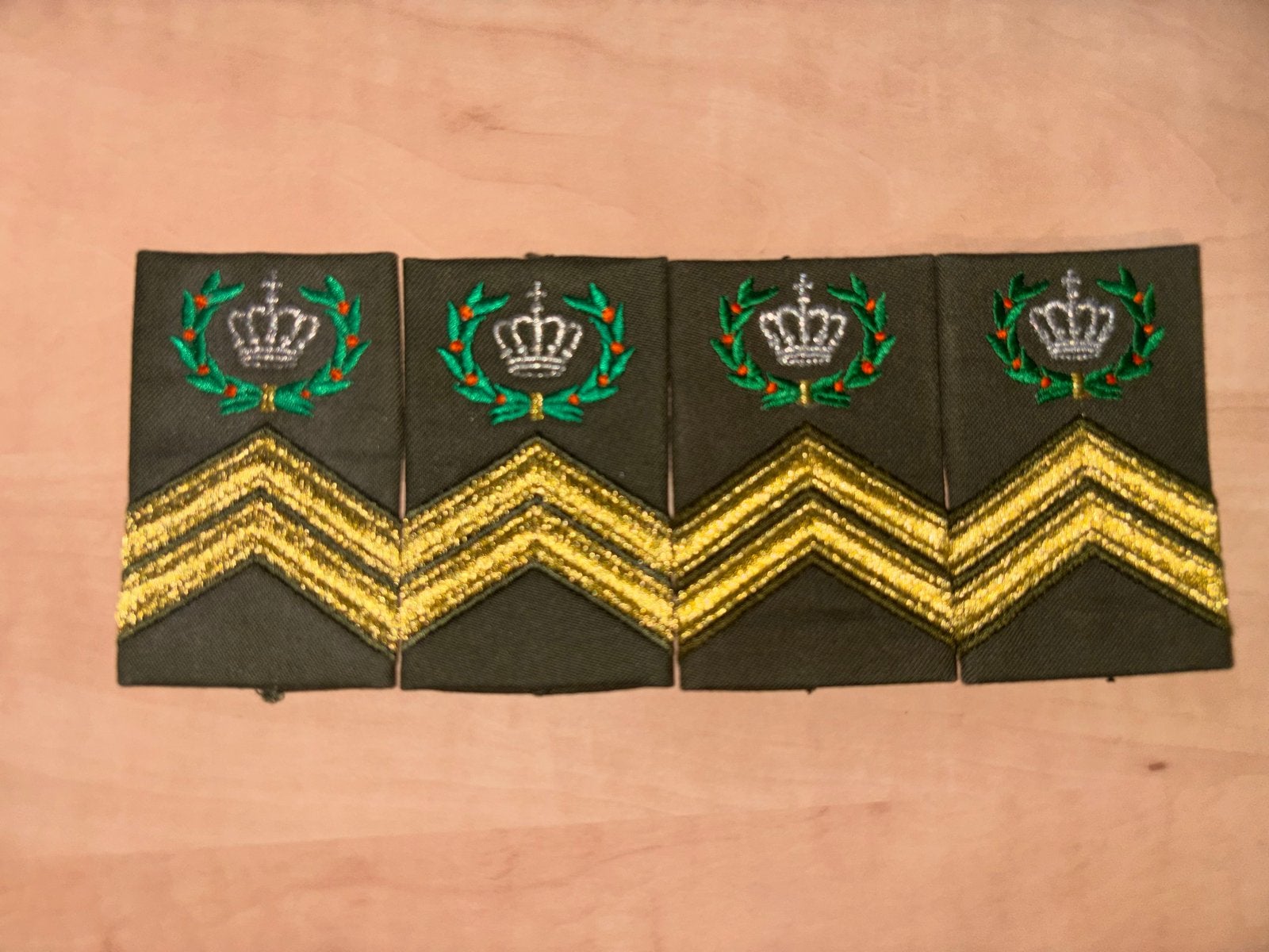 2 sets compagnies sergeant-majoor trui Landmacht, Verzenden, Landmacht, Nederland, Embleem of Badge