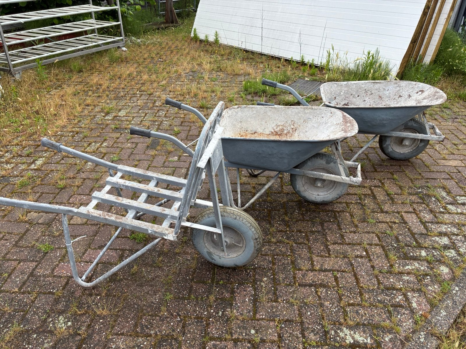 Gebruikte matador bakkruiwagen steen kruiwagen anti lek band, Ophalen, Zo goed als nieuw