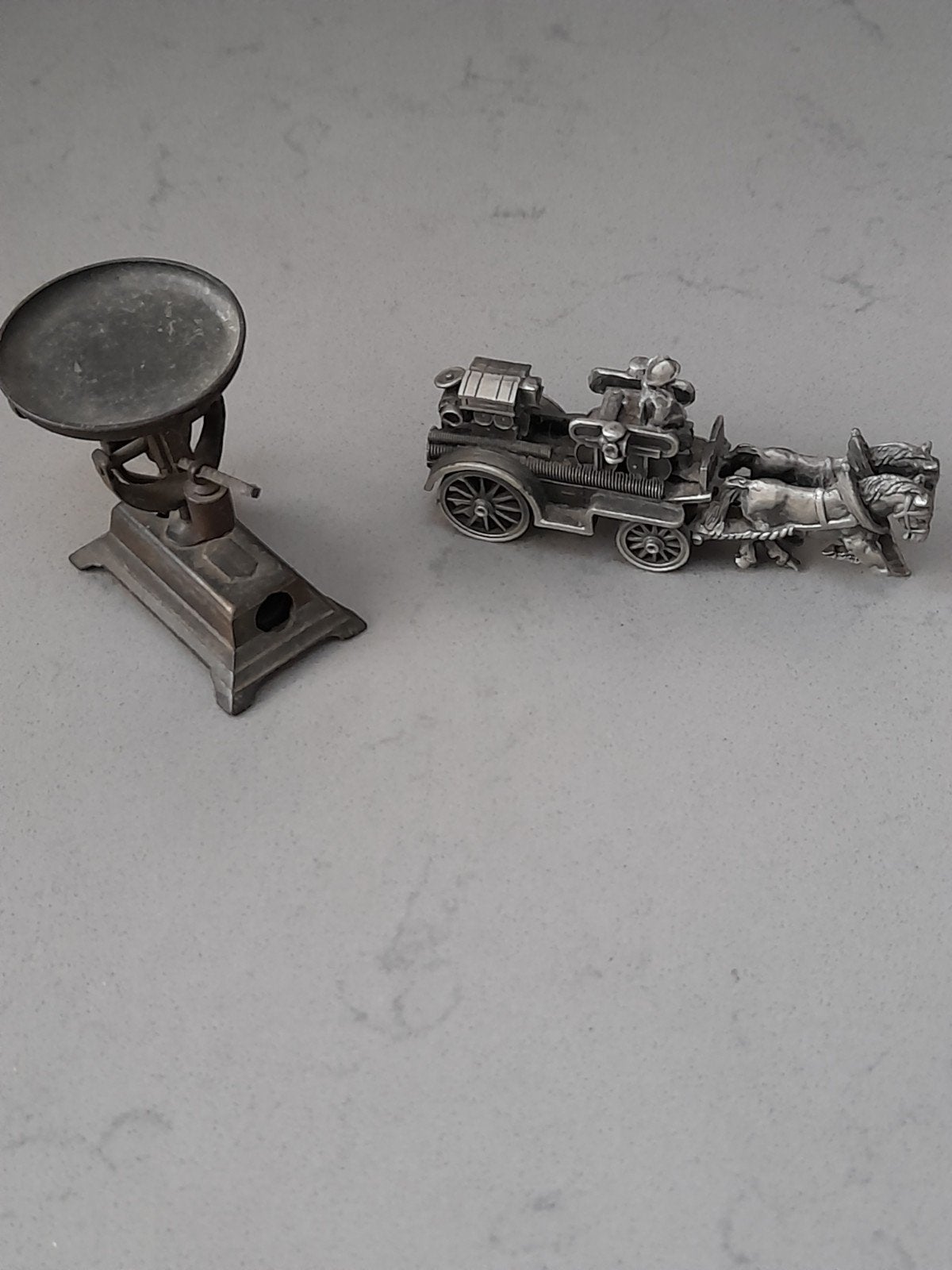 Antieke miniatuur weegschaal en paardenkoets, Antiek en Kunst, Ophalen of Verzenden