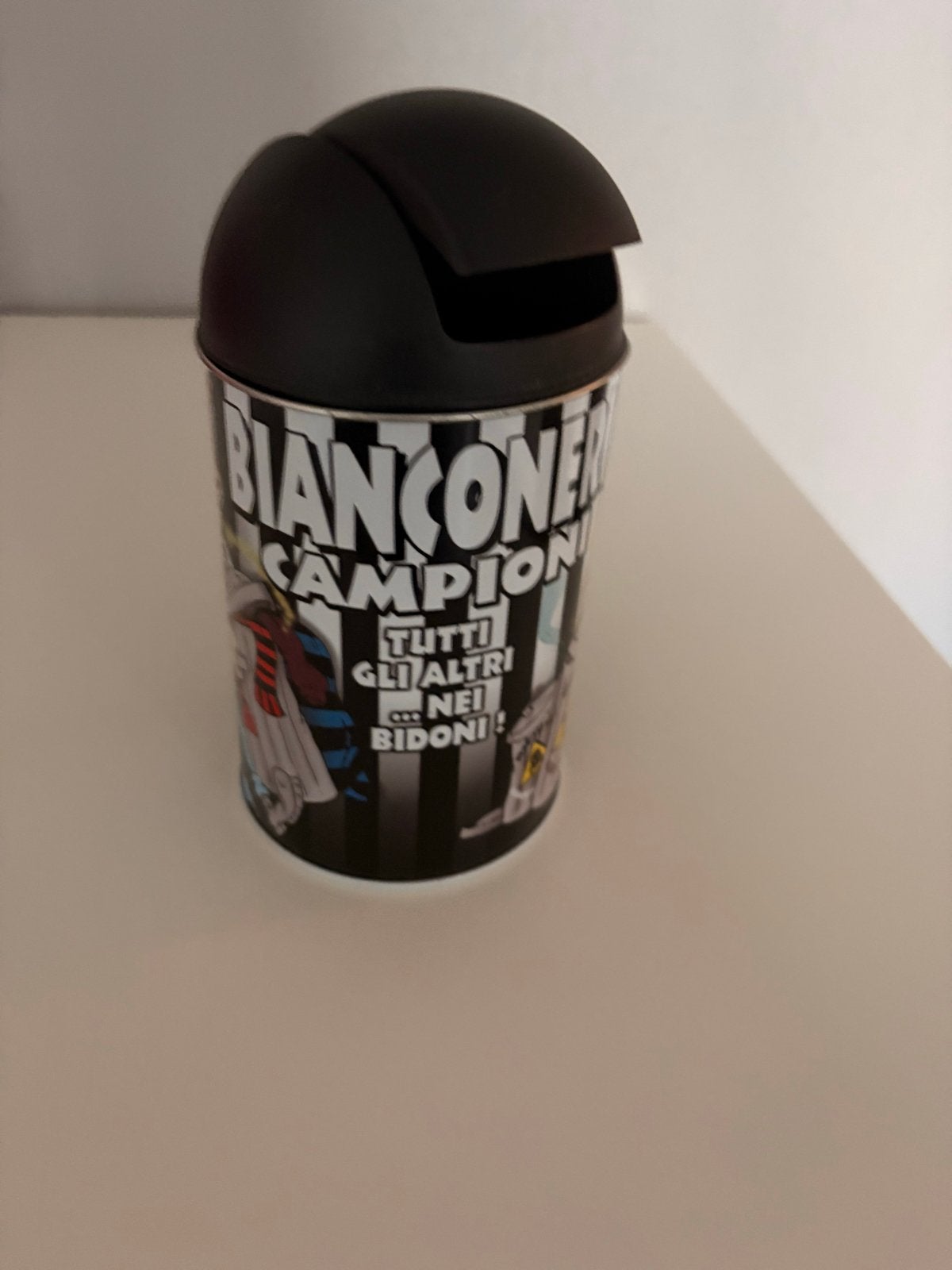 Leuk prullenbakje met Juventus thema, Huis en Inrichting, Ophalen, Zo goed als nieuw, Minder dan 10 liter, Metaal