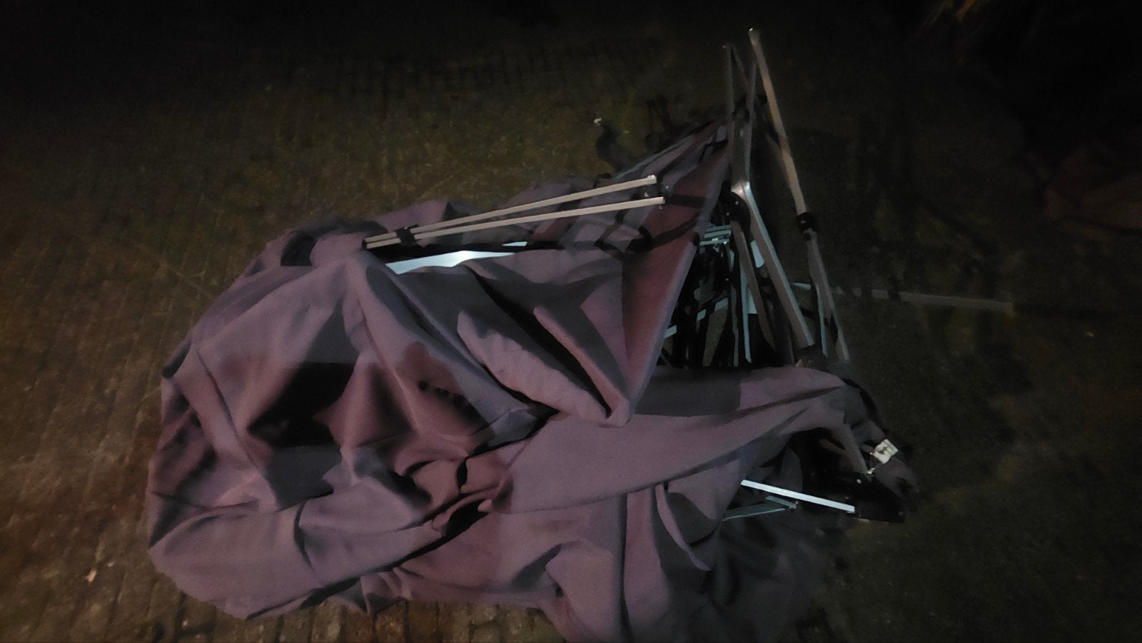 Gratis af te halen: partytent net karakter, Ophalen