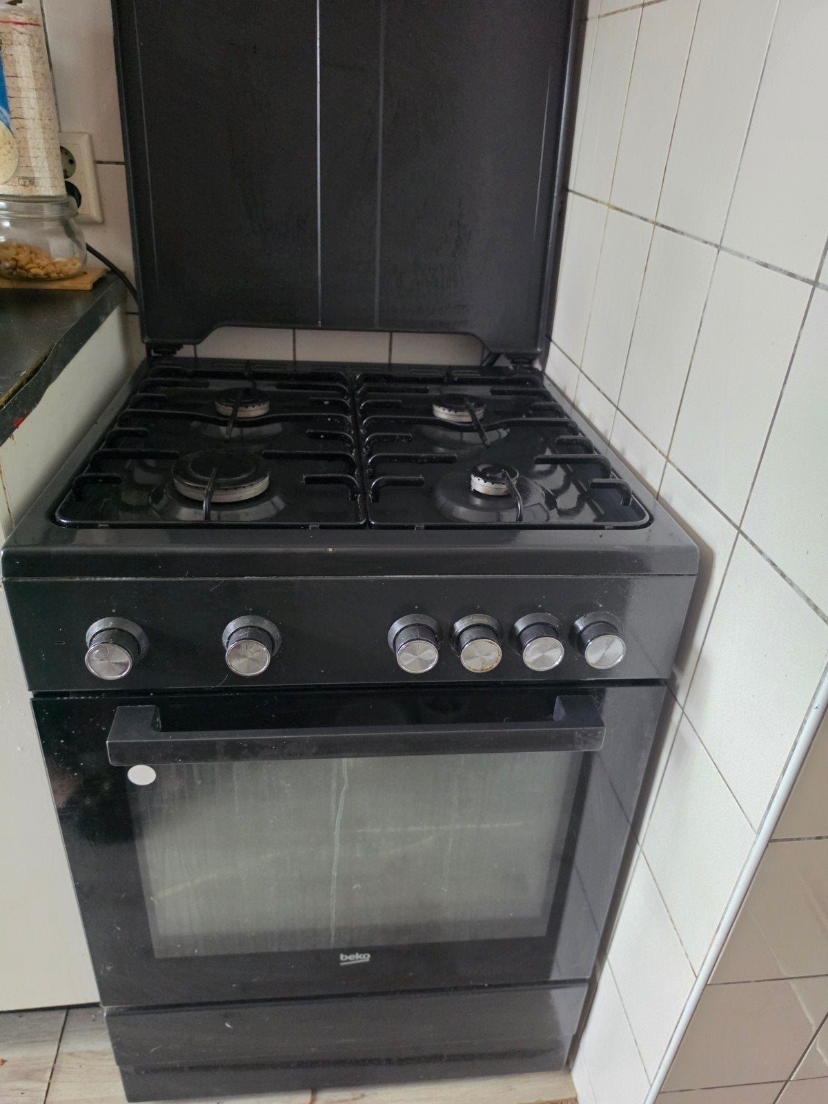 Beko gasfornuis met oven - Zwart, 4 kookzones, Witgoed en Apparatuur, Fornuizen, Ophalen, Gebruikt, 4 kookzones, Gas