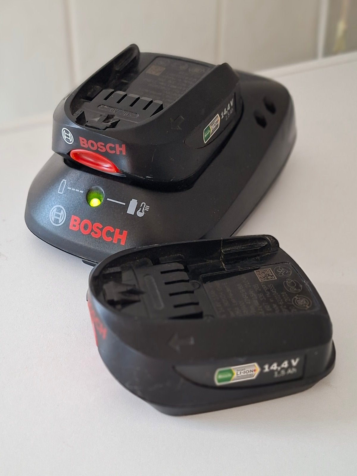 Bosch AL 2204 CV Oplader met 2x 14.4V 1.5Ah Accu's, Ophalen, Gebruikt, Overige typen