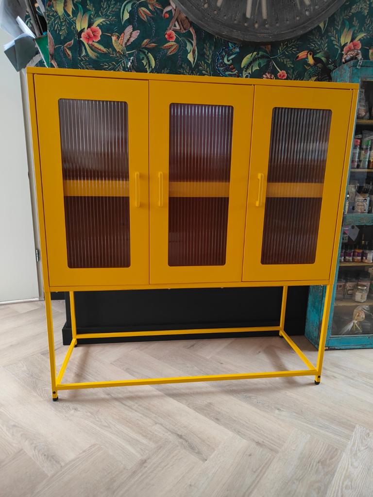 Gele vitrinekast met geribbeld kunststof - 100x39x109 cm, Ophalen, Zo goed als nieuw