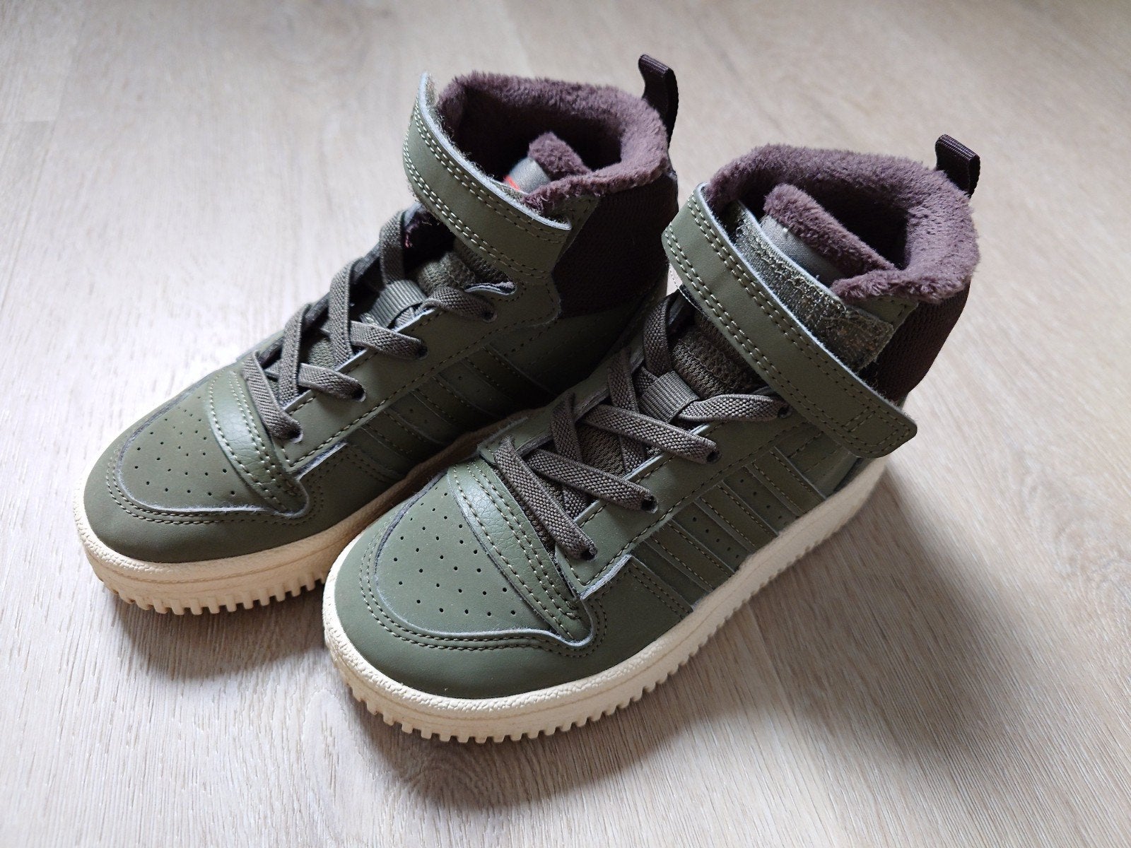 Adidas winterschoenen maat 28, Kinderen en Baby's, Ophalen of Verzenden, Gebruikt, Adidas, Jongen of Meisje