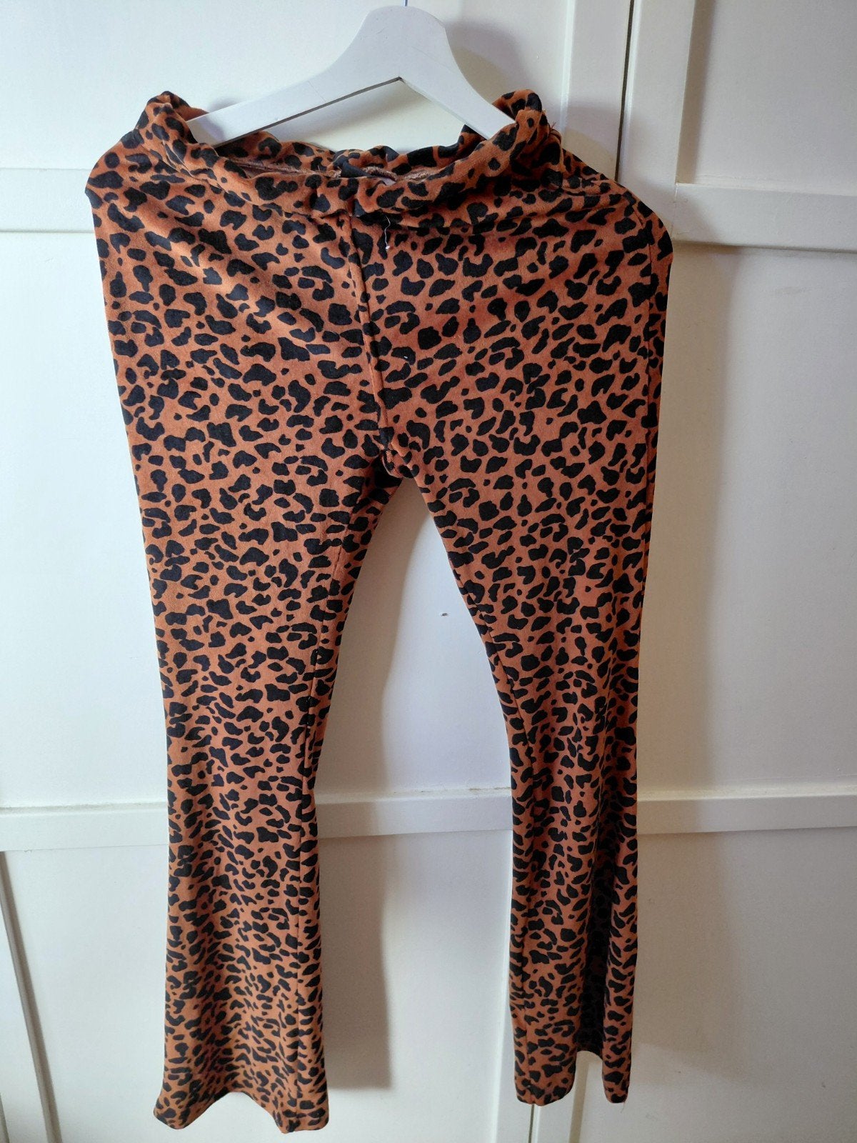Panterprint Flared Broek Maat 164 - Zacht Velvet, Broek, Meisje, Ophalen of Verzenden, Zo goed als nieuw