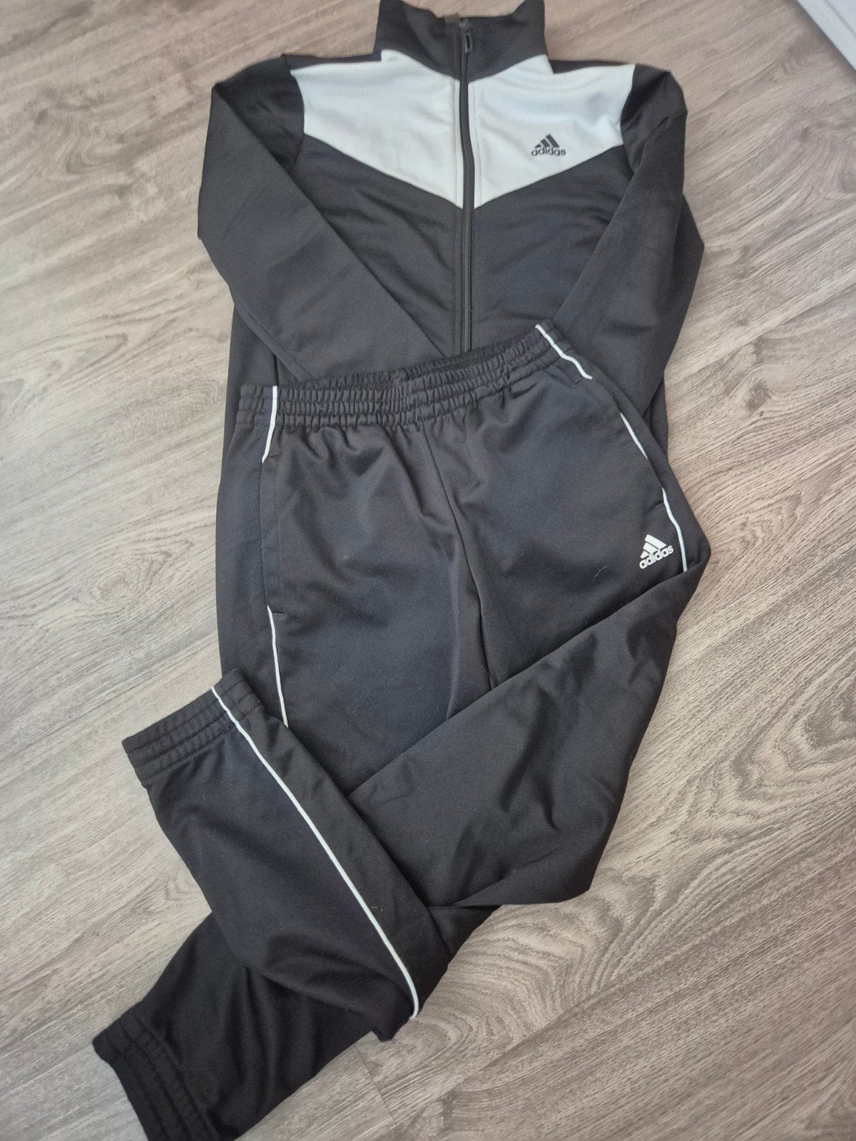 Adidas trainingspak maat 146, Adidas, Jongen of Meisje, Sport- of Zwemkleding, Ophalen of Verzenden