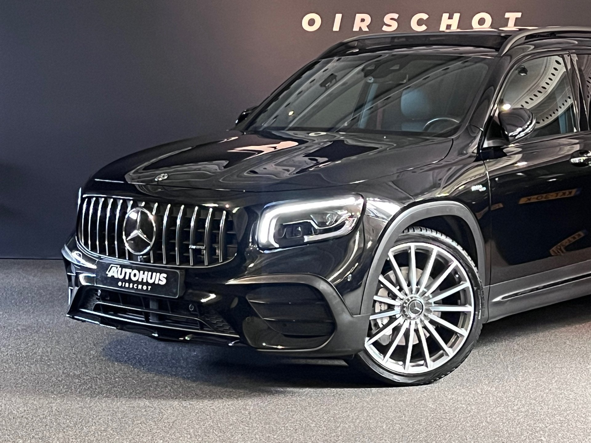 Mercedes-Benz GLB AMG 35 4MATIC Premium Plus/Pano/ Keyless/, Auto's, 4 cilinders, 1655 kg, Zwart, Origineel Nederlands