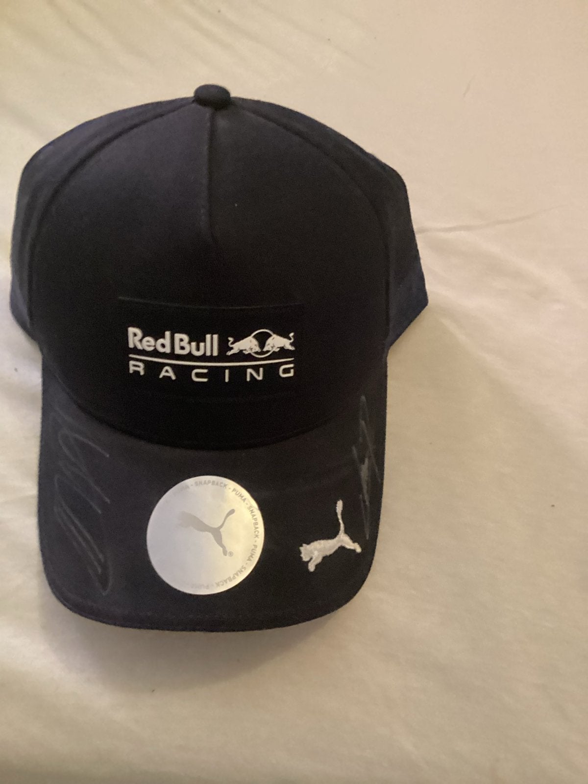 Gesigneerde Red Bull Racing pet - Max Verstappen & Sergio Pé, Ophalen of Verzenden, Zo goed als nieuw, One size fits all, Pet