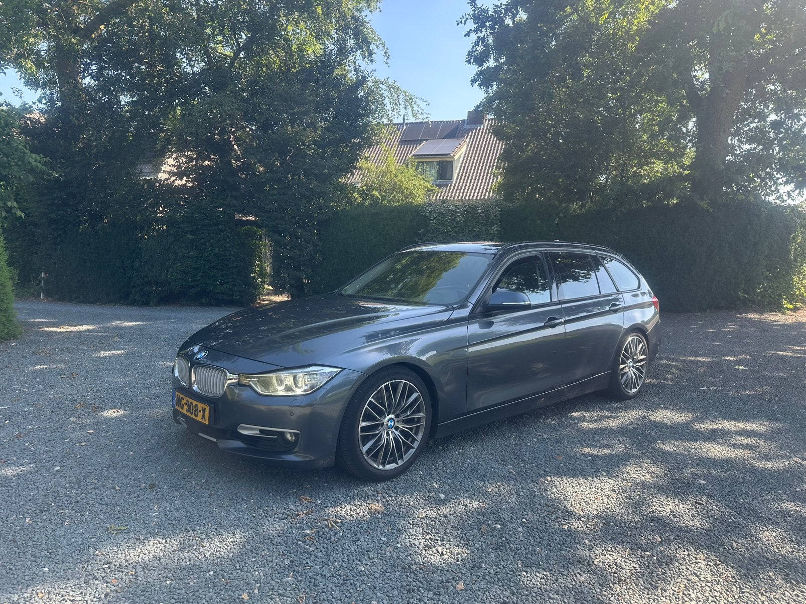 BMW 3-Serie 3.0 330D Touring AUT 2013 Grijs, Auto's, Automaat, Achterwielaandrijving, 1800 kg, 2993 cc