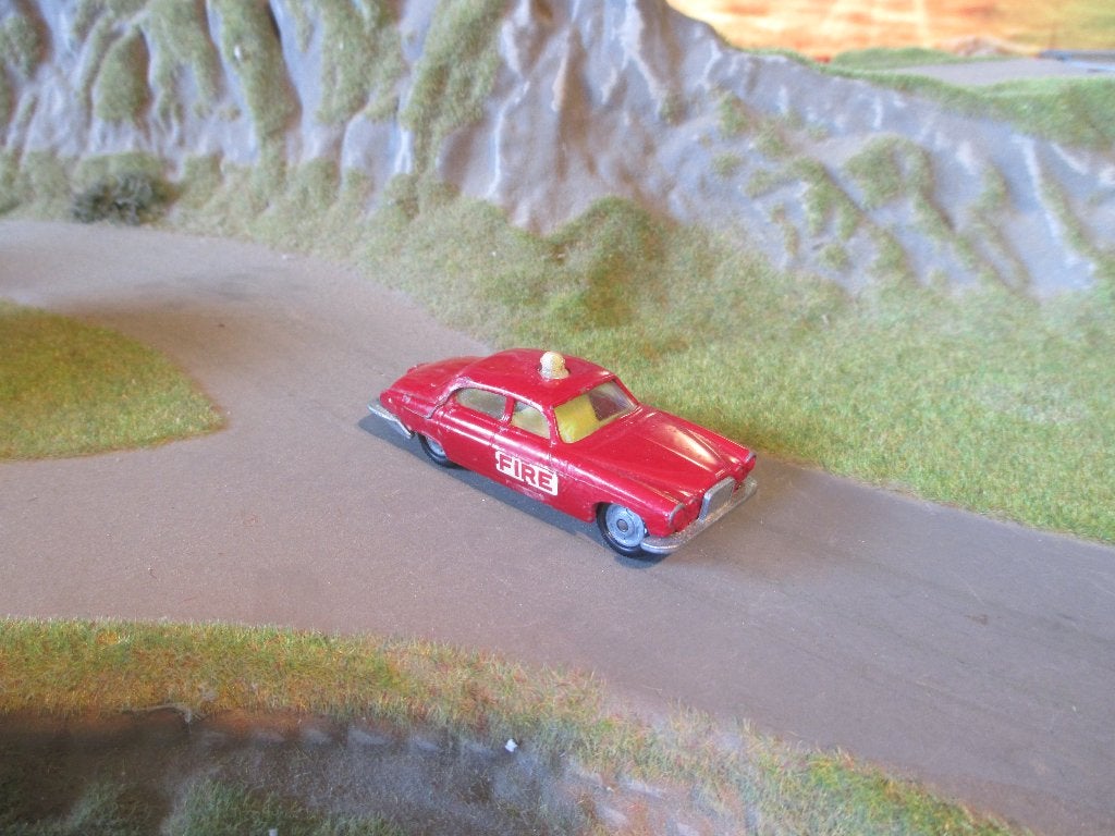 +/- 1:76 Jaguar 420G Mk.X Fire Chief Husky Models Brandweer, Ophalen of Verzenden, Gebruikt, Auto