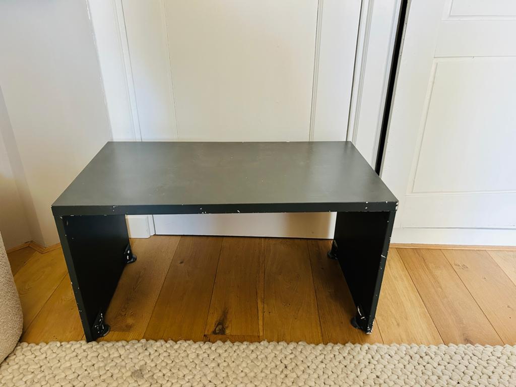 GRATIS Kinderbureau ikea grijs, Huis en Inrichting, Bureaus, Ophalen, Gebruikt, IKEA, Kinderbureau
