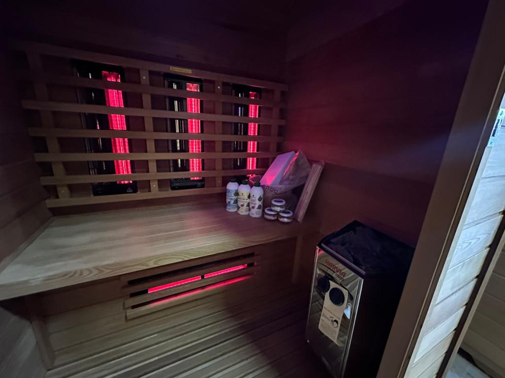 COMBI SAUNA INFRAROOD MET OPGIETKACHEL GRATIS BEZORGD! 🚚, Sport en Fitness, Sauna, Ophalen of Verzenden, Zo goed als nieuw, Fins of Traditioneel