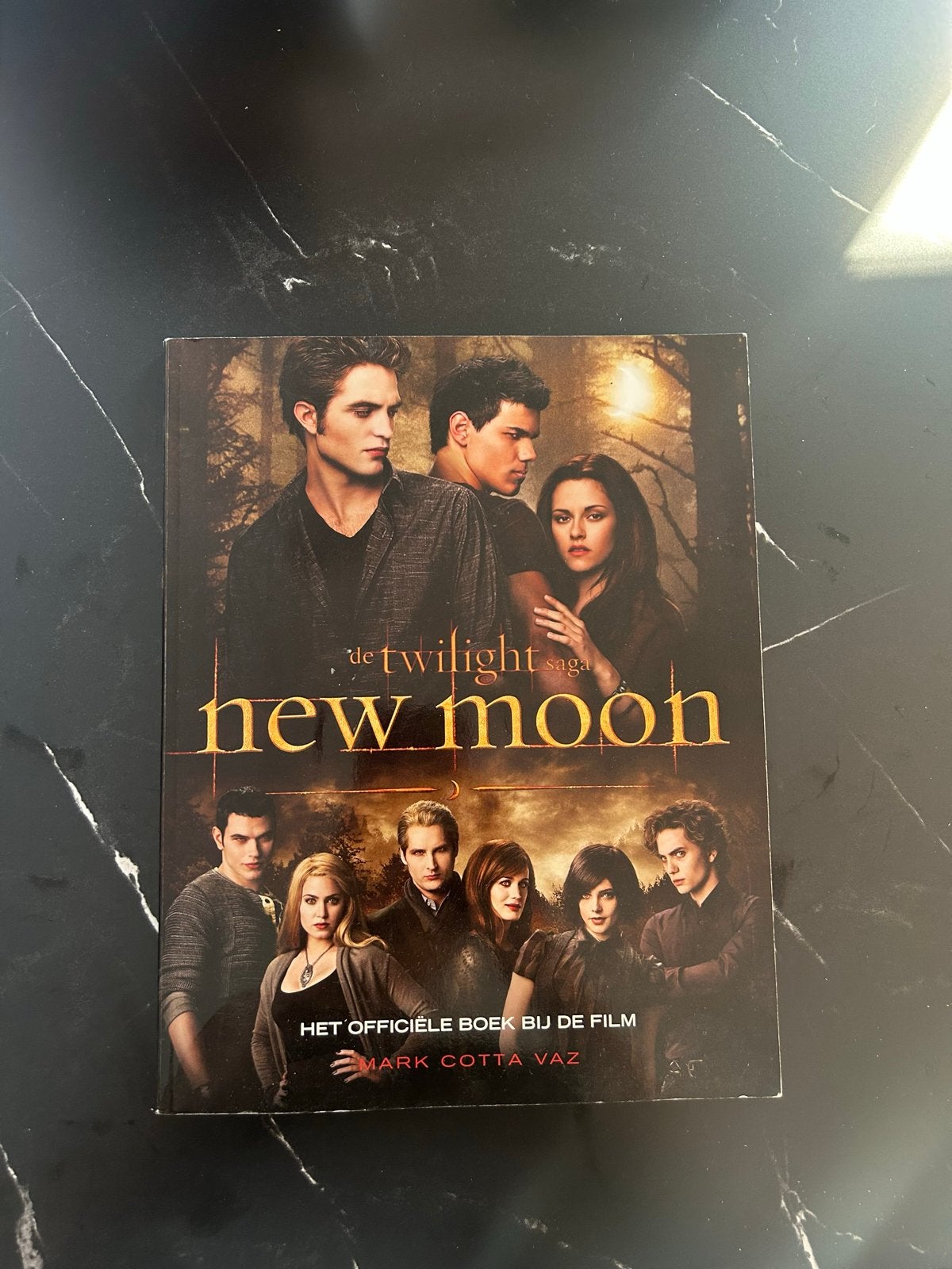 Twilight Saga: New Moon - Het Officiële Boek bij de Film, Ophalen of Verzenden, Gelezen, Filmspecifiek