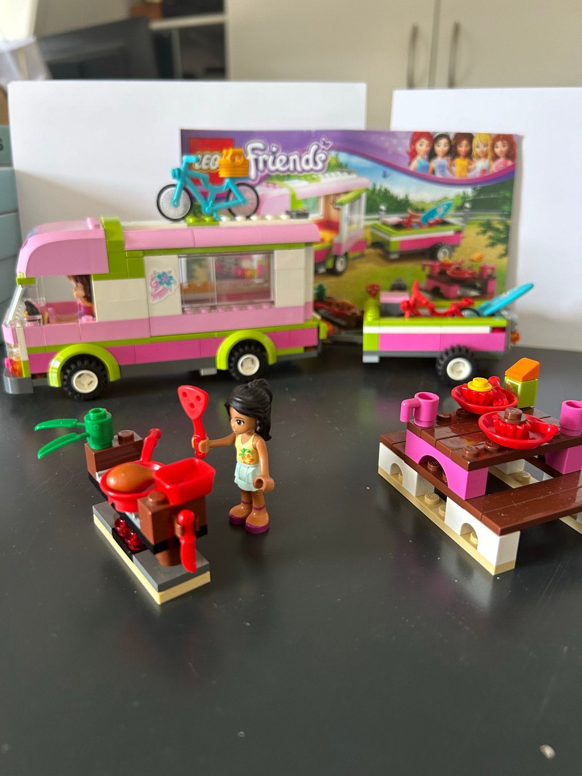 Lego Friends Campervan met BBQ en Picknicktafel 3184, Lego, Friends, Ophalen of Verzenden, Zo goed als nieuw