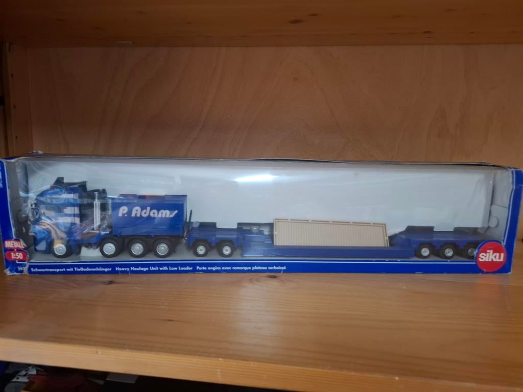 Siku MAN P. Adams Dieplader met Container in Doos, Hobby en Vrije tijd, Modelauto's | 1:50, Ophalen of Verzenden, Nieuw, Overige merken