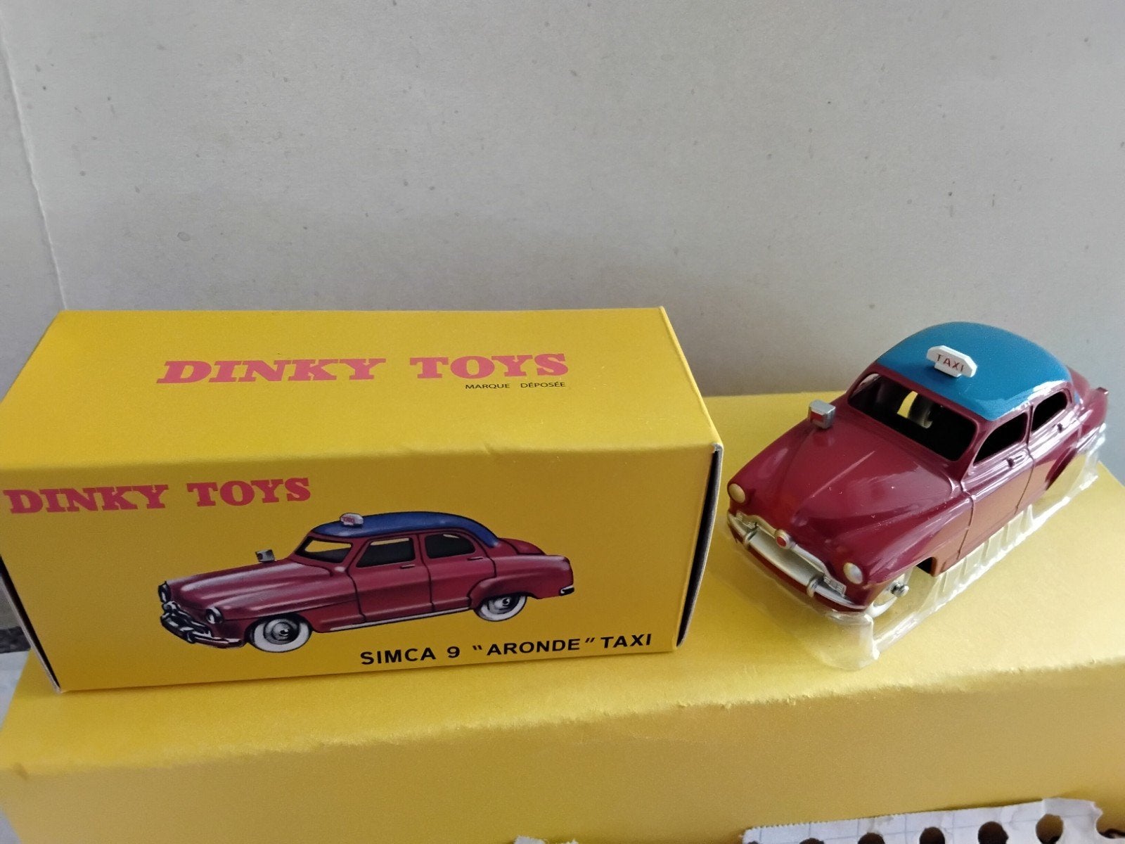 DINKY TOYS ATLAS SIMCA 9 ARONDE  TAXI NO 24 UT, Ophalen of Verzenden, Auto, Dinky Toys
