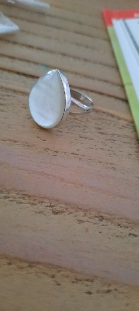 Antieke, zilveren ring van parelmoer, druppelvorm Maat 16,5., Ophalen of Verzenden, Zilver, Ring, Met edelsteen