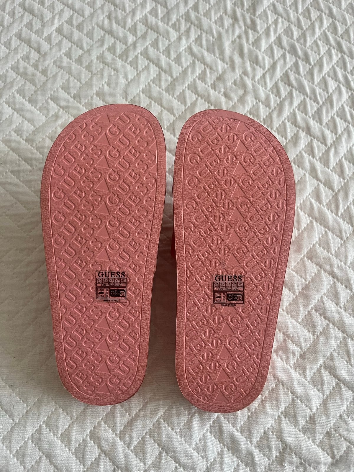 Nieuwe Guess slippers roze - maat 37/38, Ophalen of Verzenden, Nieuw, Roze, Slippers