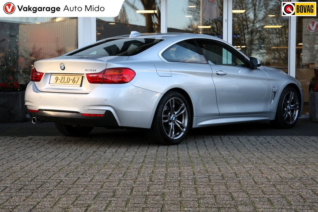 BMW 4 Serie Coupé 420i Automaat High Executive M-sportpakke, Auto's, BMW, 12 maanden, Gebruikt, 4 stoelen, 184 pk