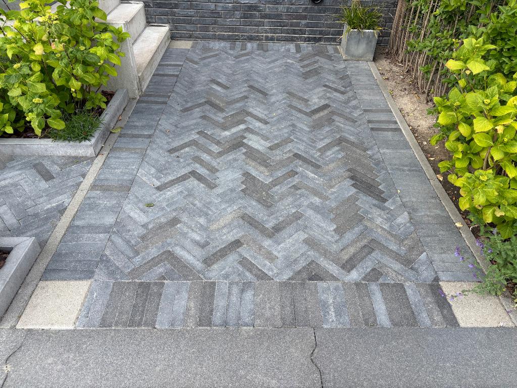 Blauw grijze klinkers (restant ~ 2m2), Tuin en Terras, Tegels en Klinkers, Zo goed als nieuw, Klinkers, Beton, Minder dan 5 m²
