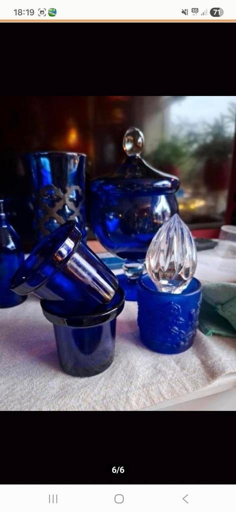 Set van blauwe glazen voorwerpen, Ophalen