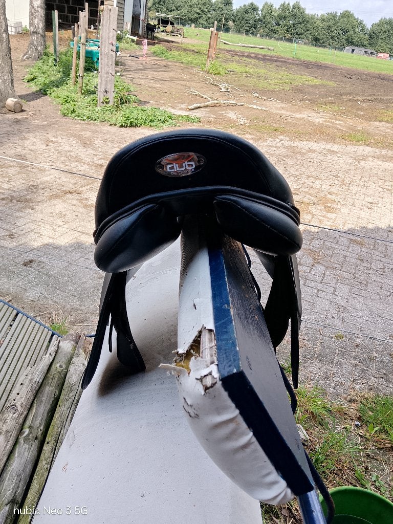 Tekna club veelzijdigheidszadel, L (17.5 inch), Vlakke zit, Tekna, Ophalen of Verzenden