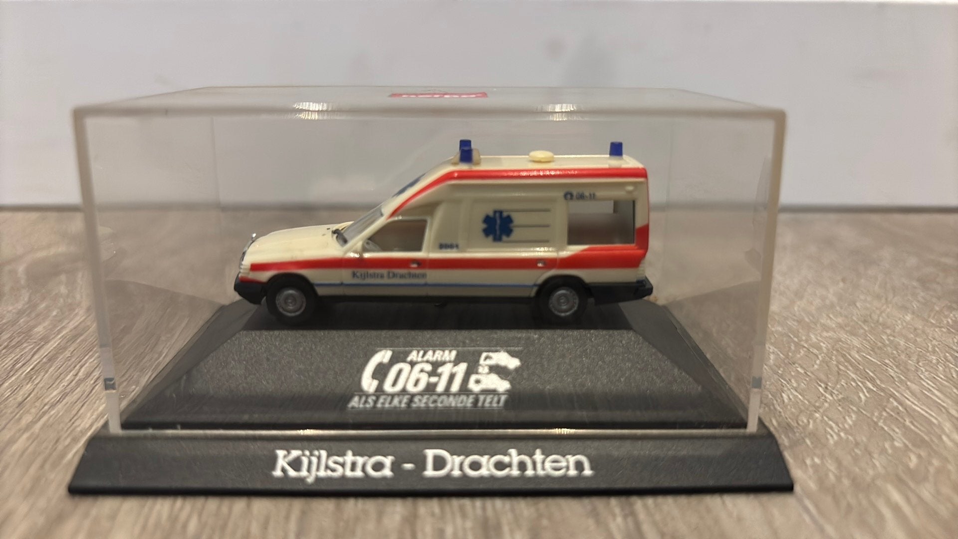 Mercedes ambulance Kijlstra Drachten, Ophalen of Verzenden, Zo goed als nieuw, Auto, Herpa