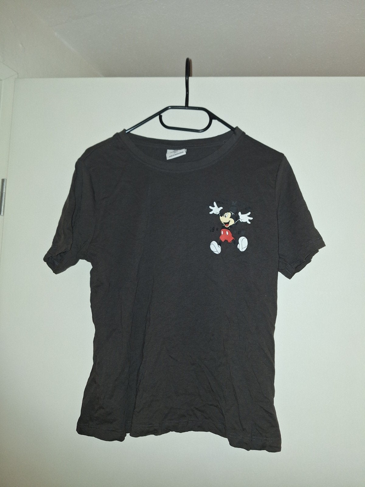 Zwart Disney shirt valt als maat S, Disney, Zwart, Ophalen of Verzenden, Zo goed als nieuw