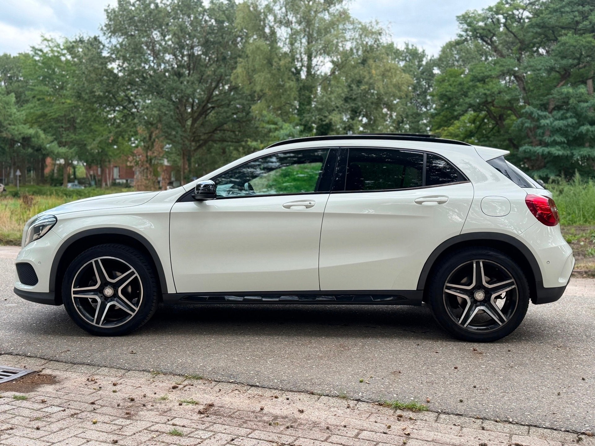 Mercedes-Benz GLA-klasse 200 AMG NIght PAKKET 12-2015 WIT PA, Gebruikt, 715 kg, Wit, 1595 cc