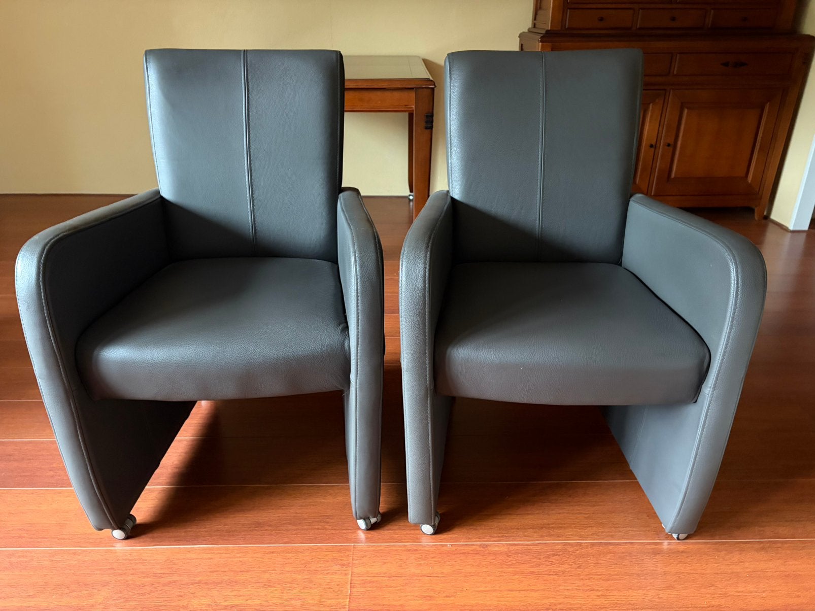 GRATIS: 6 verreidbare stoelen, Huis en Inrichting, Ophalen, Gebruikt, Leer, 50 tot 75 cm