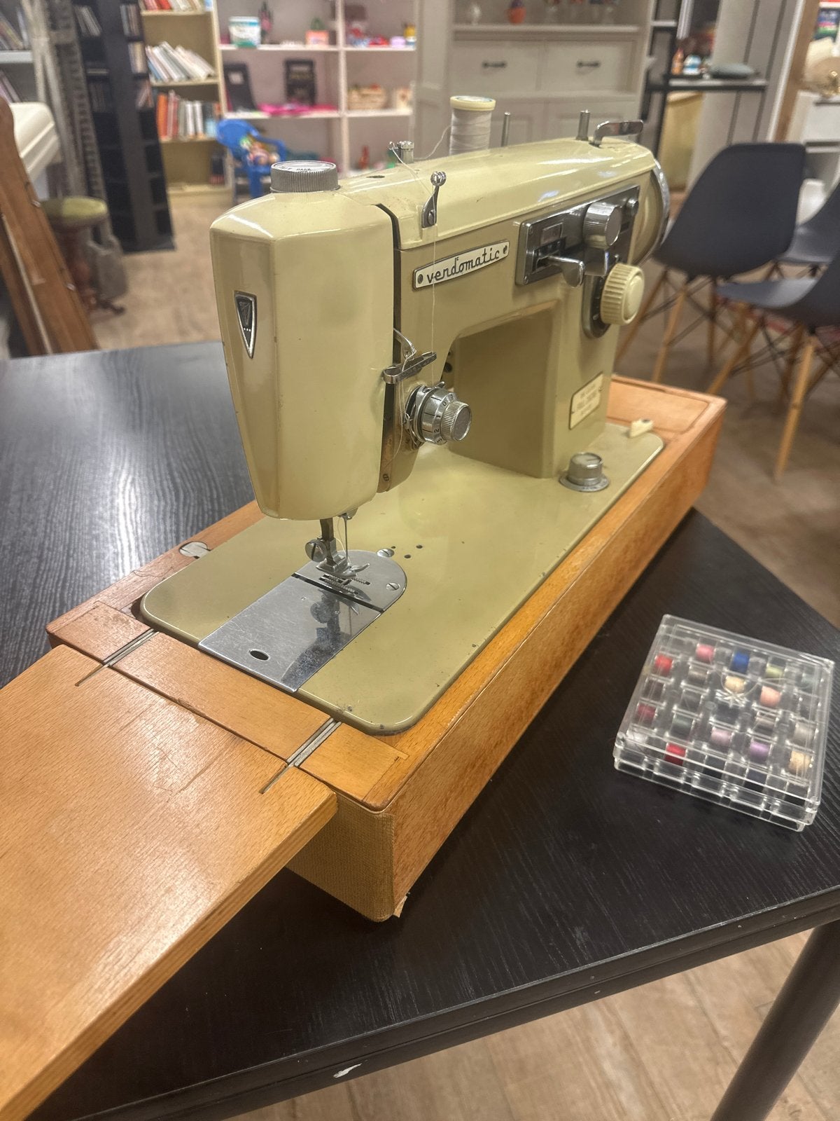 Vendomatic Naaimachine - Vintage Model, Ophalen, Gebruikt, Naaimachine, Overige merken