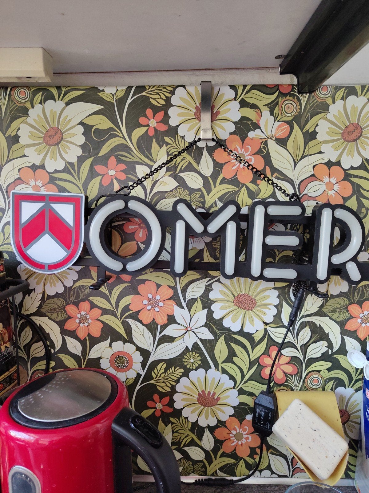 Omer. Neon LED Lichtreclame - Uniek en Sfeervol, Ophalen, Zo goed als nieuw