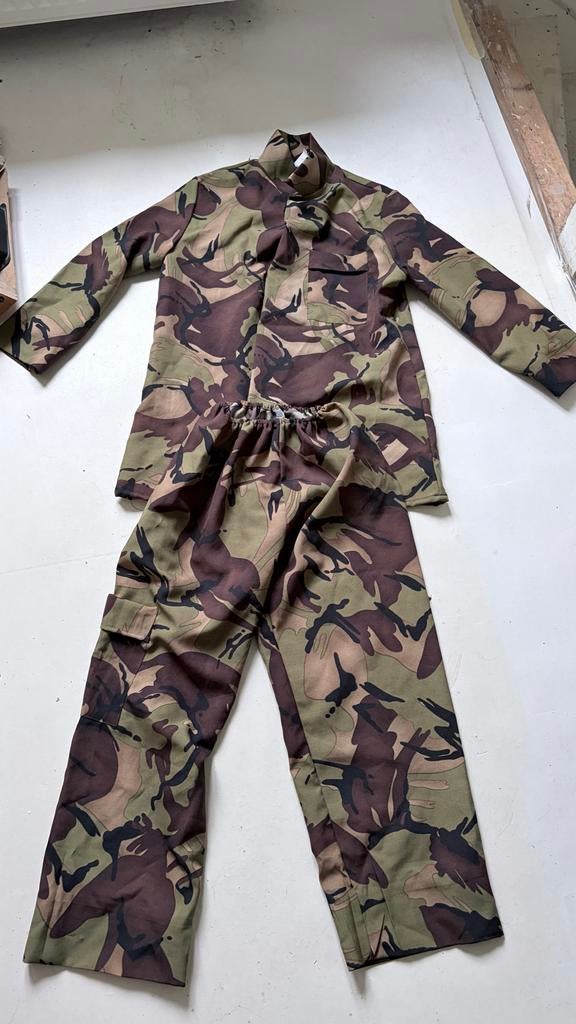 Leger carnavalspakje maat 164 - Camouflage kostuum, Kinderen en Baby's, Carnavalskleding en Verkleedspullen, Ophalen, Gebruikt