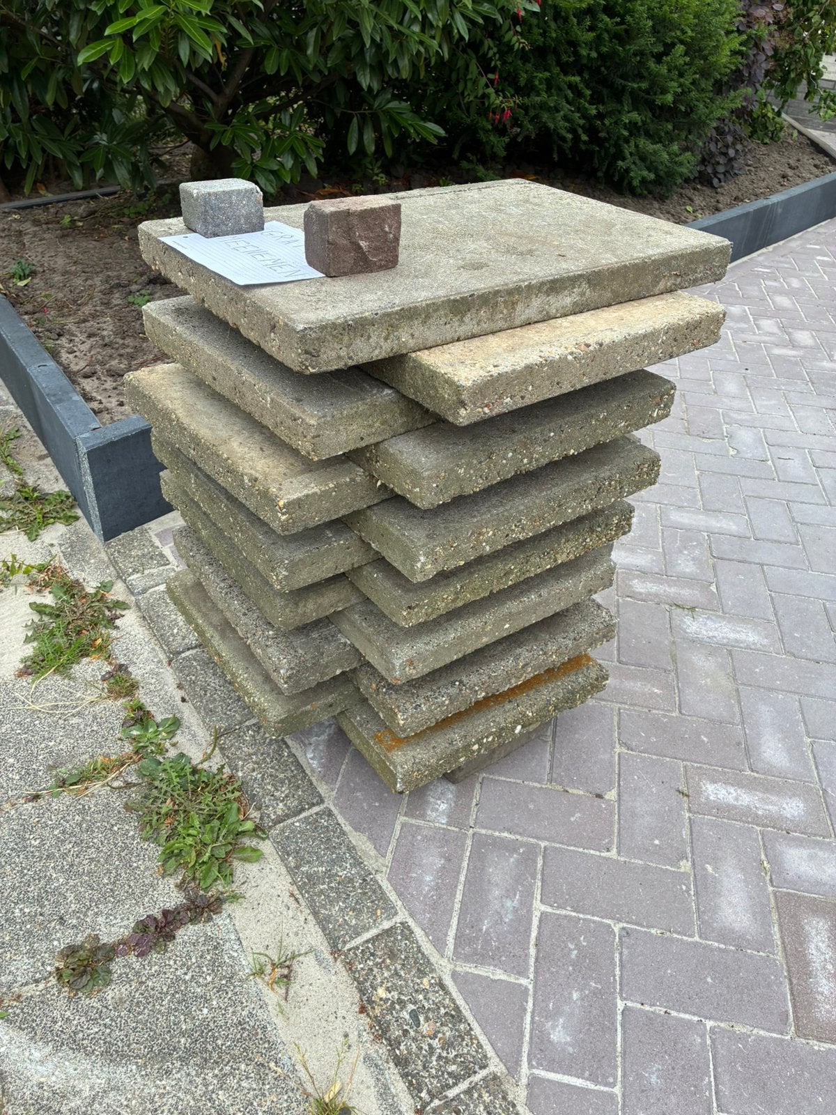 Gratis tegels (14 stuks), Tuin en Terras, Ophalen, Zo goed als nieuw, Beton, Terrastegels