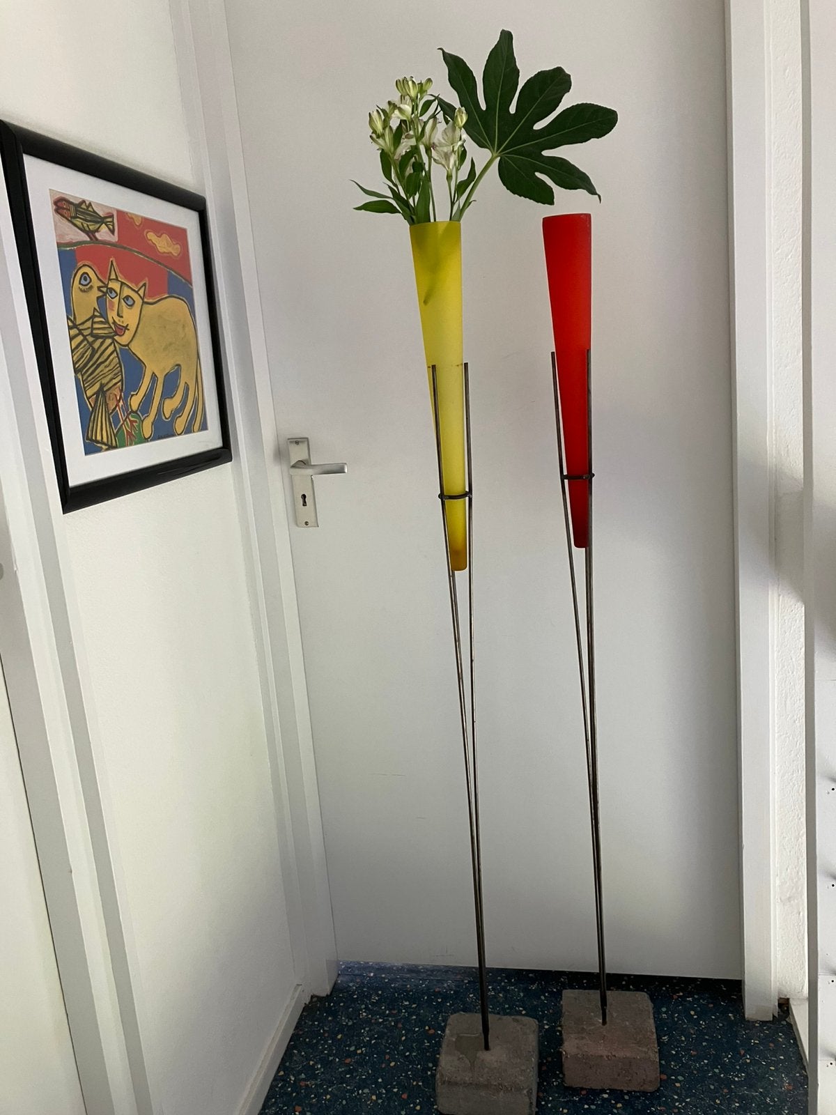 Vloervaas rood of geel, Huis en Inrichting, Woonaccessoires | Vazen, Ophalen, Gebruikt, Handgemaakt, Meerkleurig