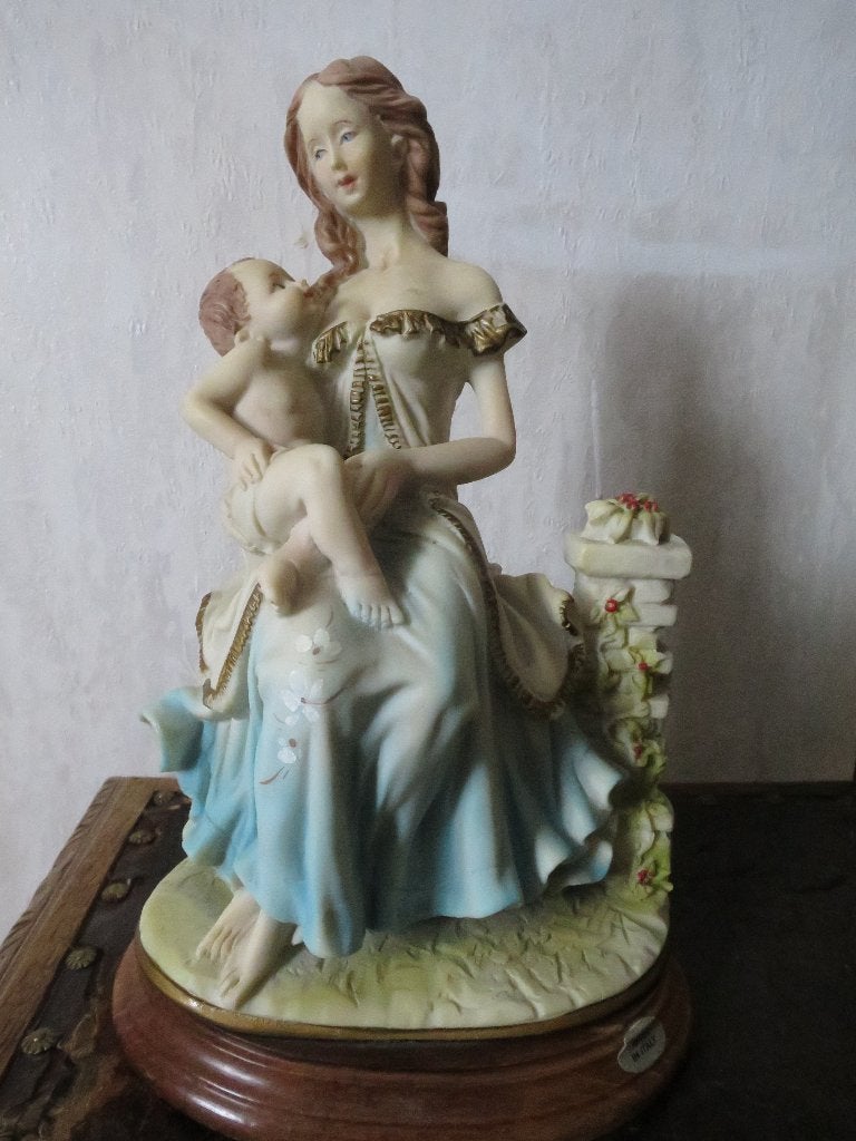 mooi zwaar beeld moeder/kind uit massief kunststof 32 cm, Ophalen of Verzenden